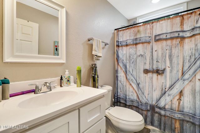 122 Jay Loop, Jamestown, TN 38556