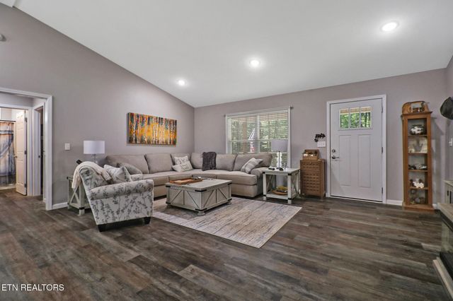 122 Jay Loop, Jamestown, TN 38556