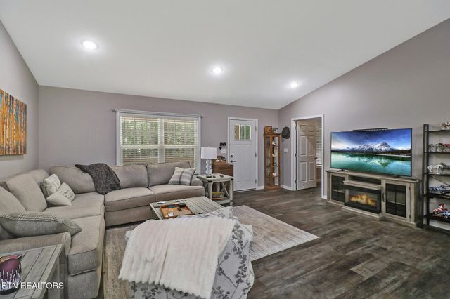 122 Jay Loop, Jamestown, TN 38556