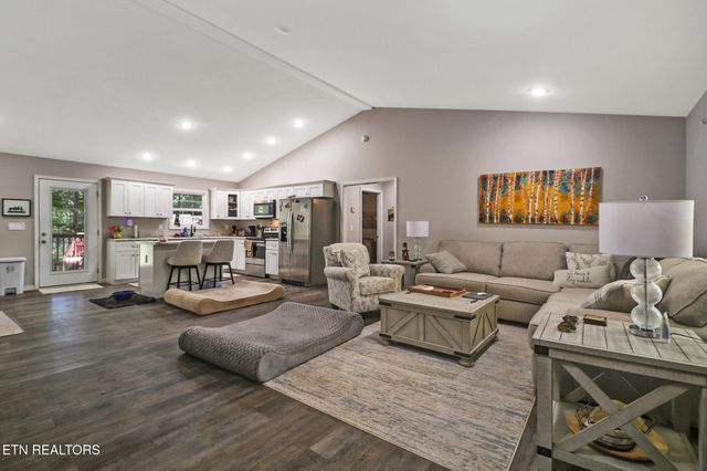 122 Jay Loop, Jamestown, TN 38556