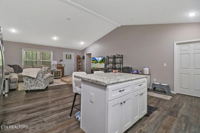 122 Jay Loop, Jamestown, TN 38556