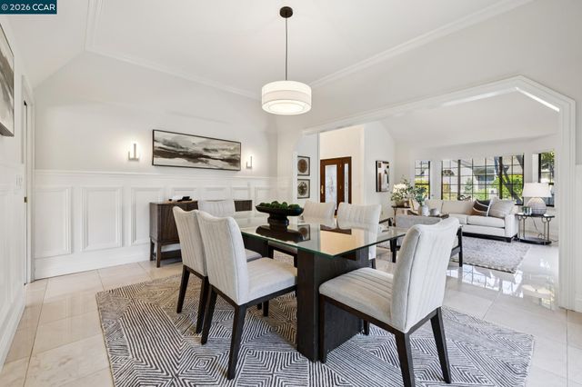 25 Woodland Dr, Alamo, CA 94507