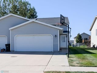 1719 50 Street S, Fargo, ND 58103