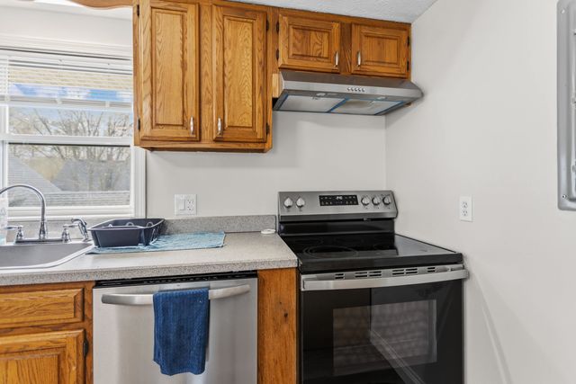 13 Clinton Street, Concord, NH 03301