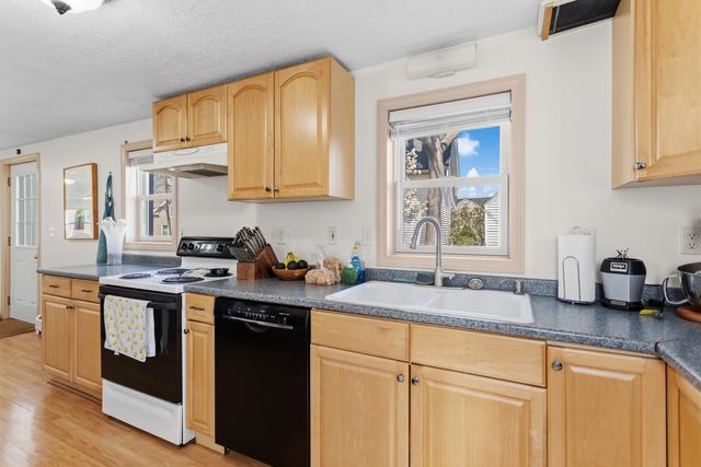 13 Clinton Street, Concord, NH 03301