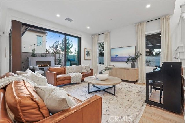 103 Vigna, Irvine, CA 92602