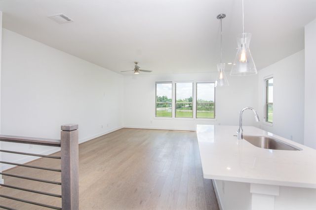 462 S Centro Circle, Shenandoah, TX 77385