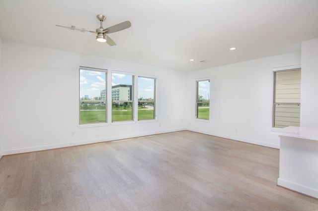 462 S Centro Circle, Shenandoah, TX 77385