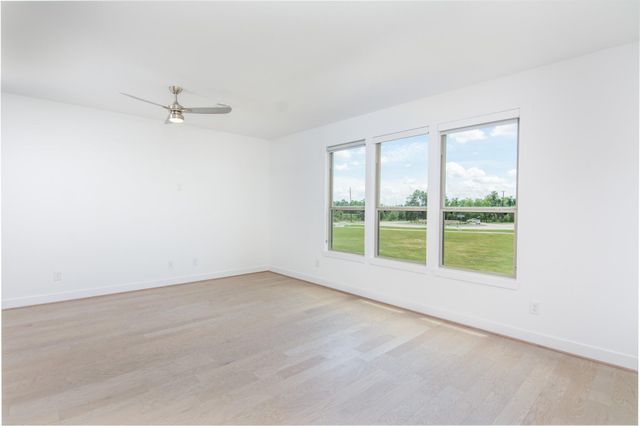 462 S Centro Circle, Shenandoah, TX 77385