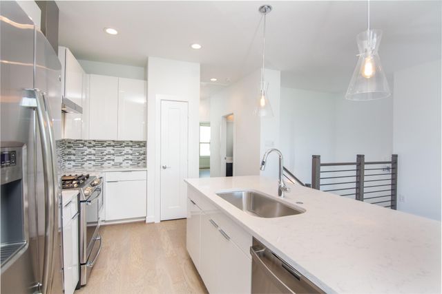 462 S Centro Circle, Shenandoah, TX 77385