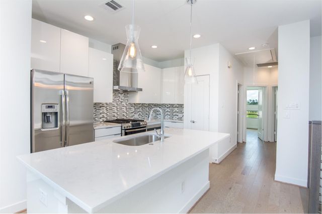 462 S Centro Circle, Shenandoah, TX 77385
