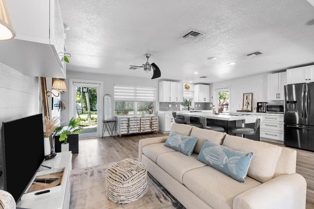 1605 Treemont Avenue, Jupiter, FL 33469