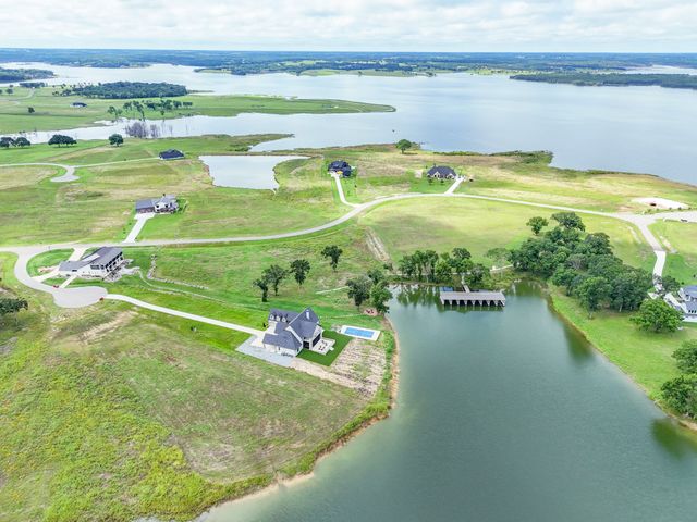 680 Peninsula Drive, Honey Grove, TX 75446
