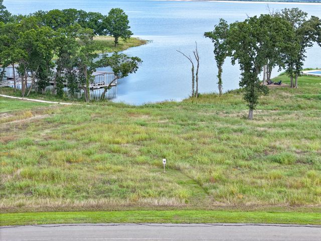 680 Peninsula Drive, Honey Grove, TX 75446