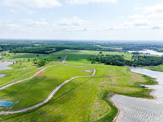 680 Peninsula Drive, Honey Grove, TX 75446