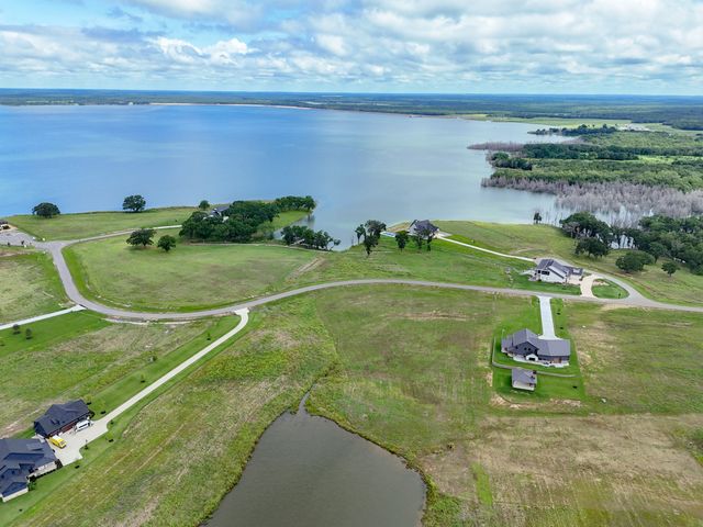 680 Peninsula Drive, Honey Grove, TX 75446