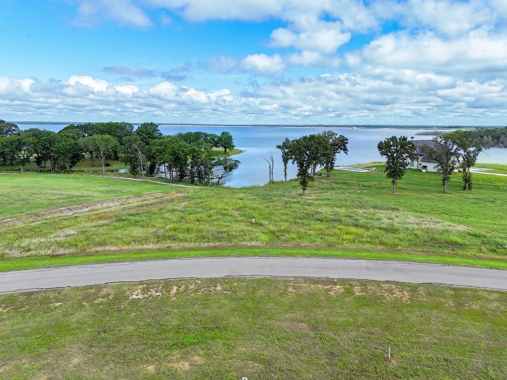 680 Peninsula Drive, Honey Grove, TX 75446