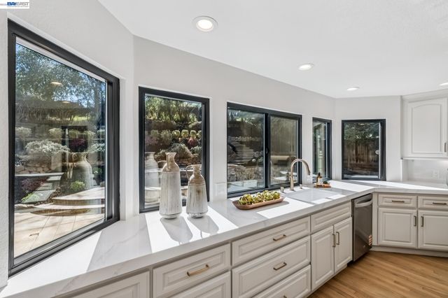 1039 Hopkins Way, Pleasanton, CA 94566