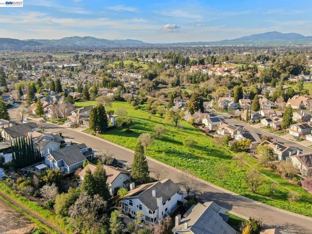 1039 Hopkins Way, Pleasanton, CA 94566