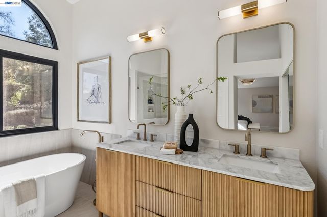 1039 Hopkins Way, Pleasanton, CA 94566