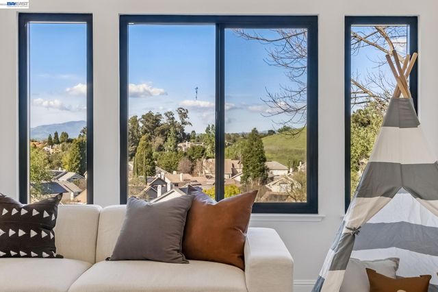 1039 Hopkins Way, Pleasanton, CA 94566