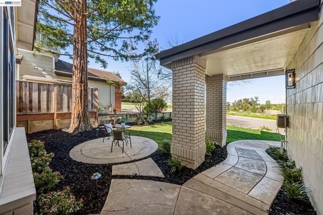 1039 Hopkins Way, Pleasanton, CA 94566