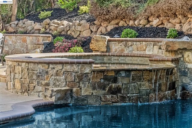 1039 Hopkins Way, Pleasanton, CA 94566