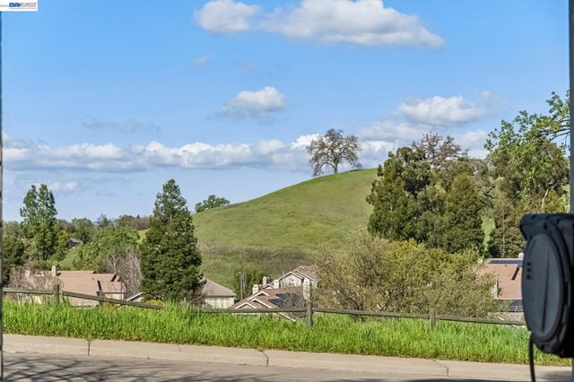1039 Hopkins Way, Pleasanton, CA 94566