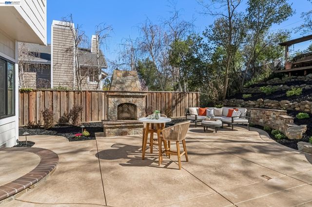 1039 Hopkins Way, Pleasanton, CA 94566