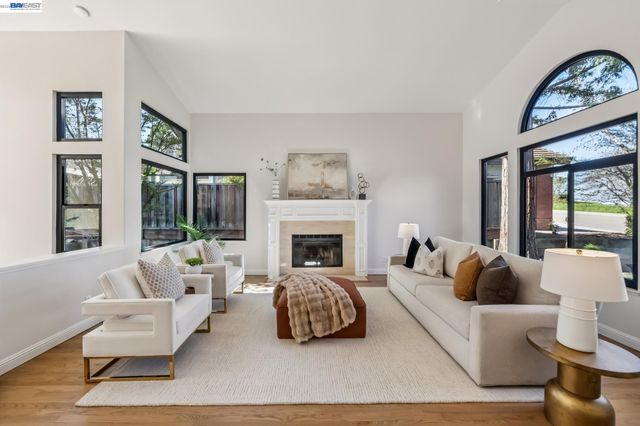 1039 Hopkins Way, Pleasanton, CA 94566