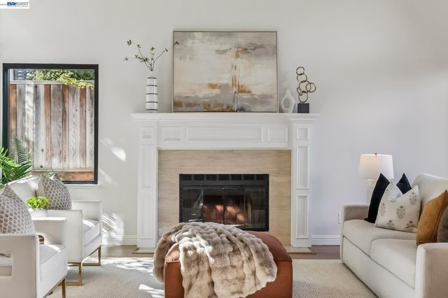 1039 Hopkins Way, Pleasanton, CA 94566