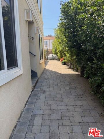 433 S Doheny Drive A, Beverly Hills, CA 90211