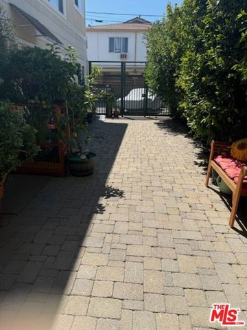 433 S Doheny Drive A, Beverly Hills, CA 90211