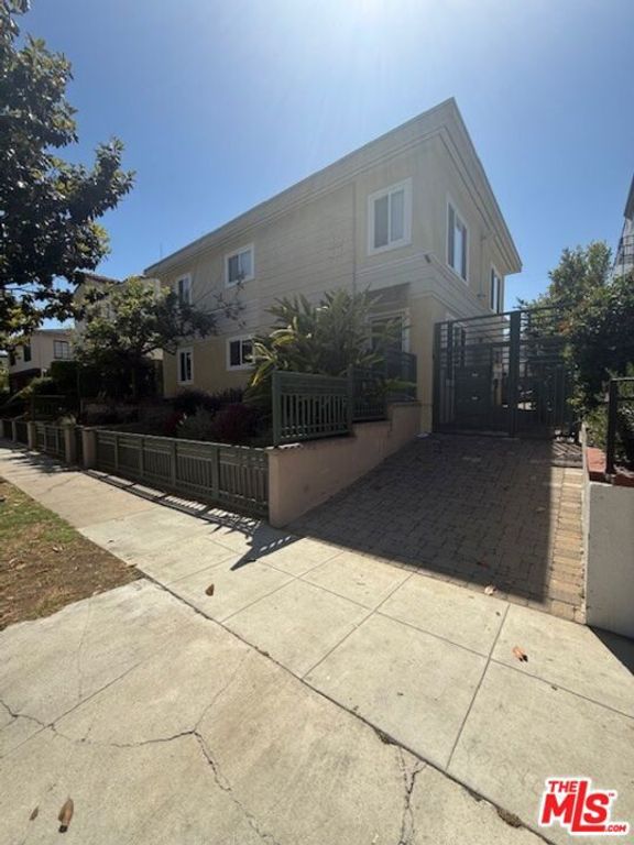 433 S Doheny Drive A, Beverly Hills, CA 90211