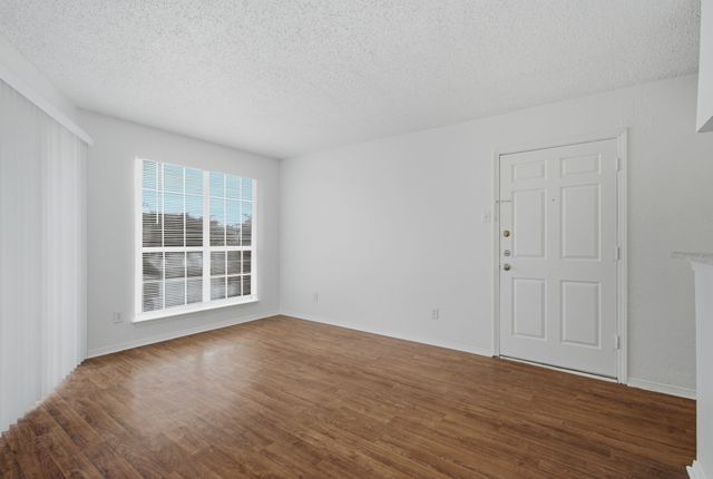 18333 Roehampton Drive 1323, Dallas, TX 75252