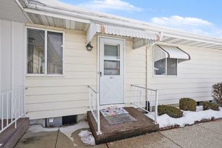 5671 Leisure South Drive SE, Grand Rapids, MI 49548