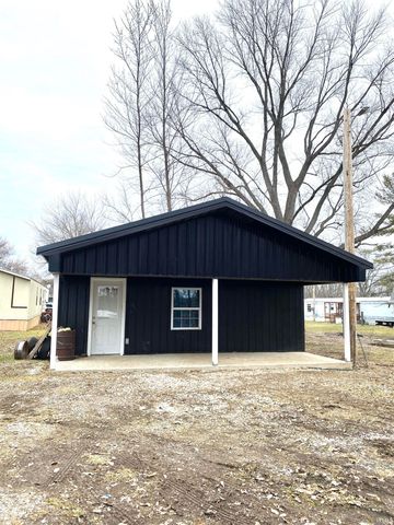 956 SW C Street, Linton, IN 47441