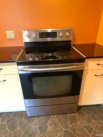 956 SW C Street, Linton, IN 47441