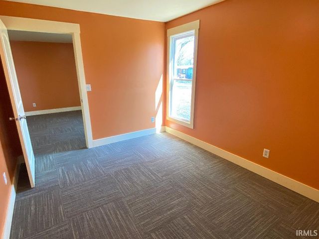 956 SW C Street, Linton, IN 47441