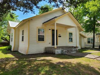 1401 Moore Street, Commerce, TX 75428