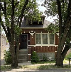 2411 Ridgeland Avenue, Berwyn, IL 60402