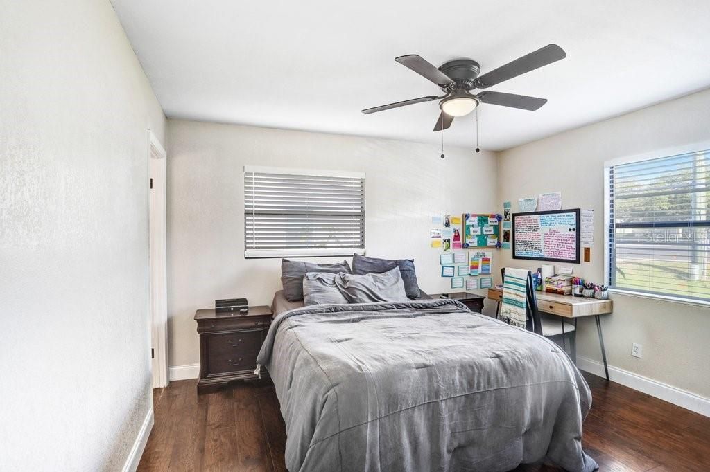 Image 13 of property listing at 903 N PARK ROAD, Plant City, FL 33563