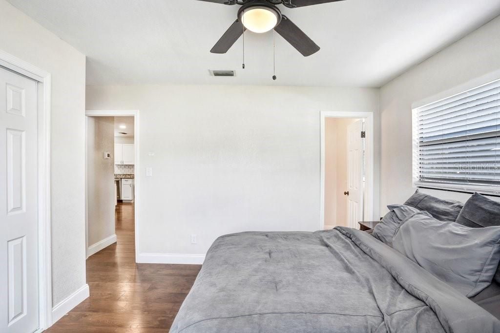 Image 14 of property listing at 903 N PARK ROAD, Plant City, FL 33563