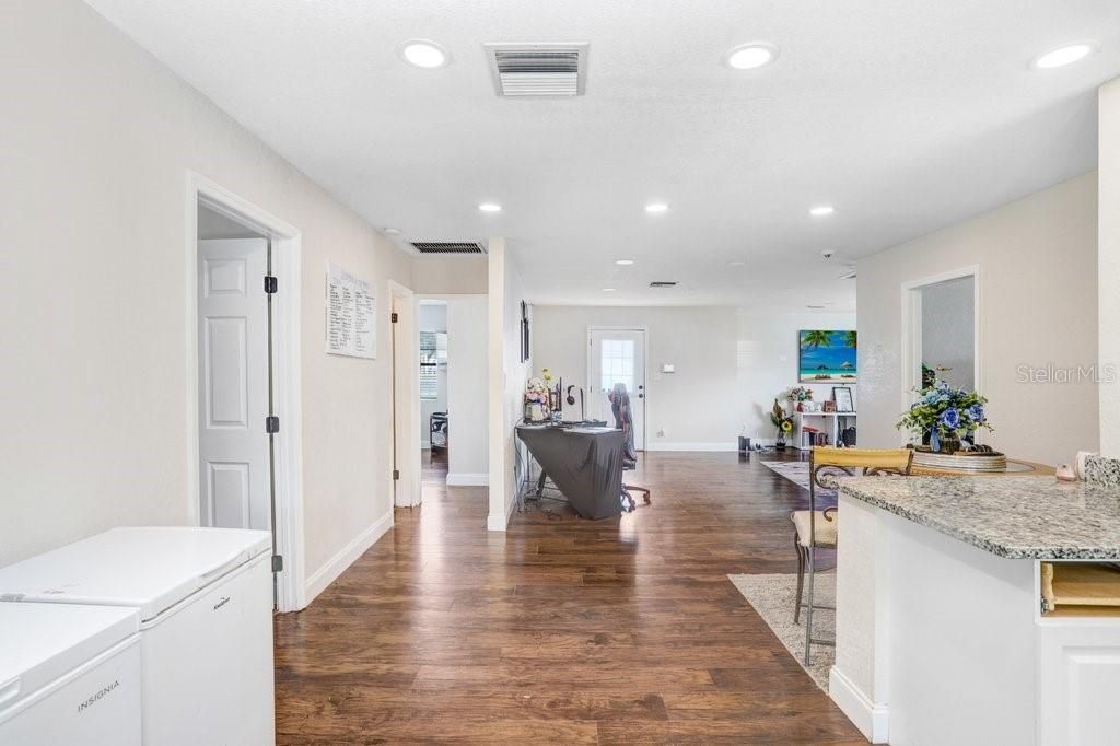 Image 19 of property listing at 903 N PARK ROAD, Plant City, FL 33563