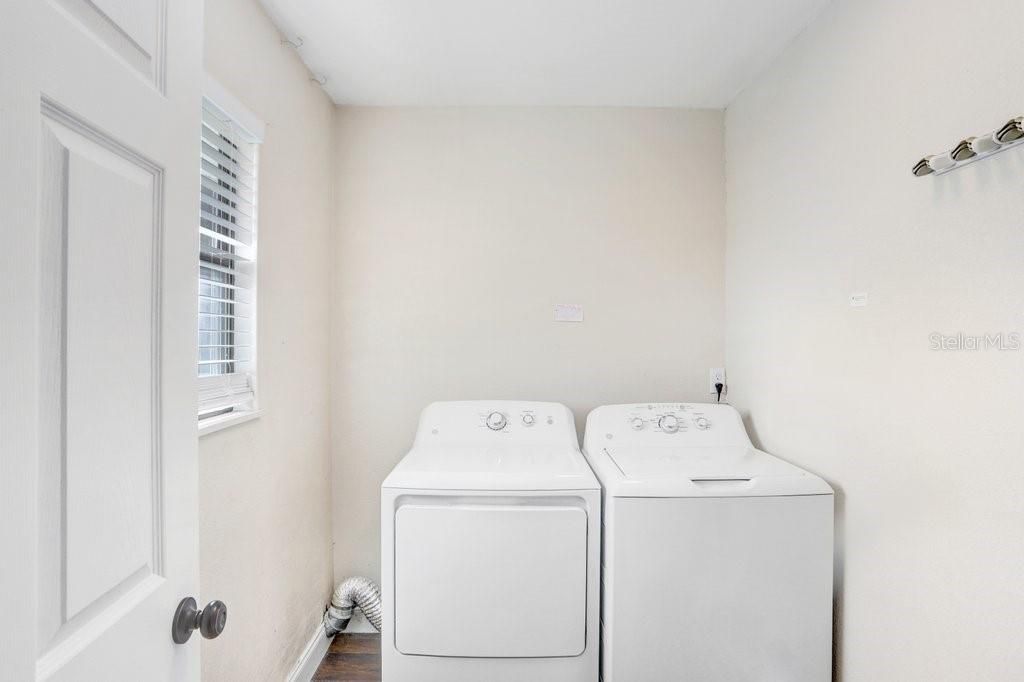 Image 20 of property listing at 903 N PARK ROAD, Plant City, FL 33563