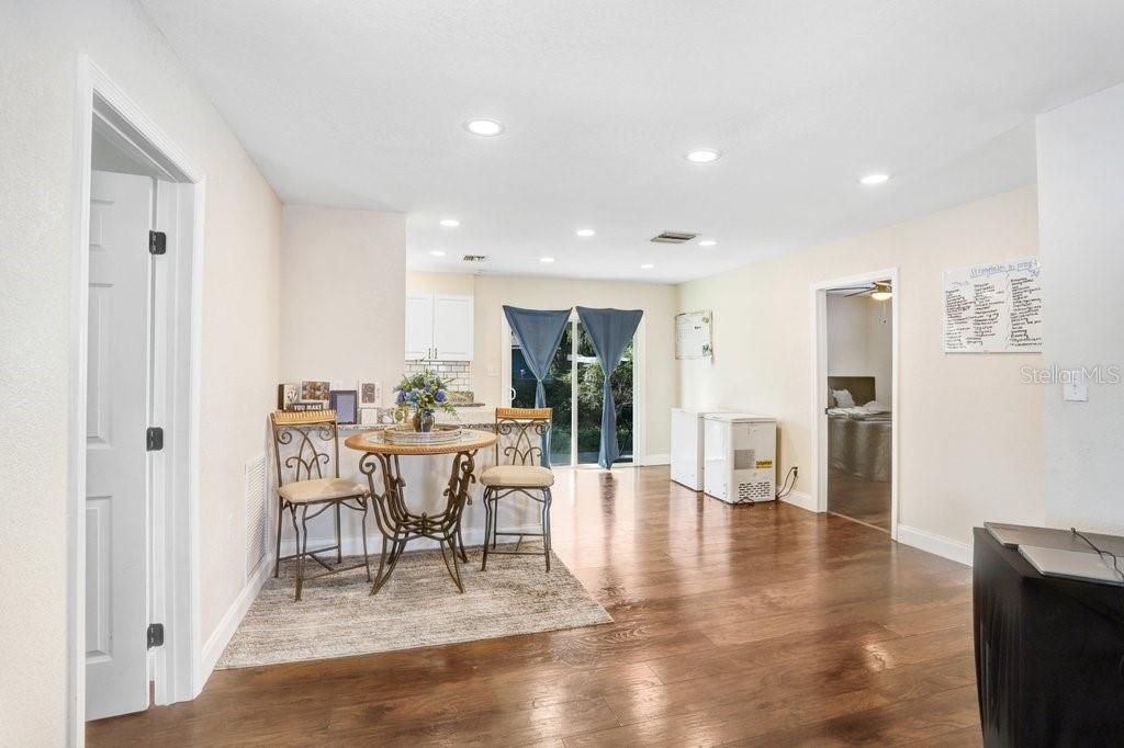 Image 7 of property listing at 903 N PARK ROAD, Plant City, FL 33563