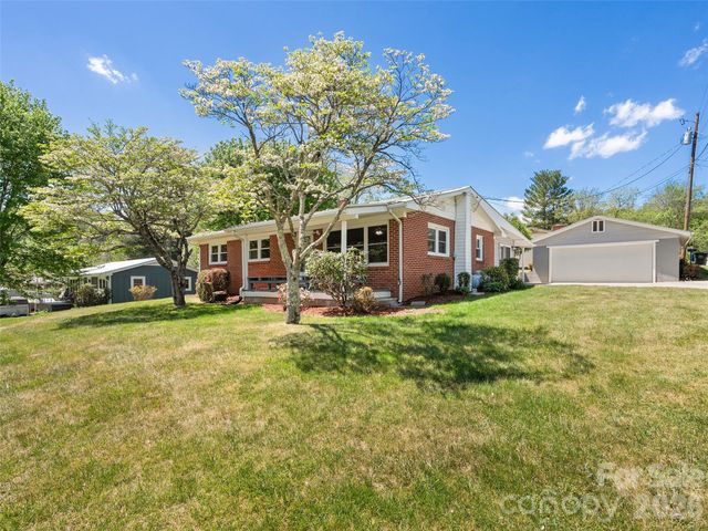 17 W Farley Street, Waynesville, NC 28786