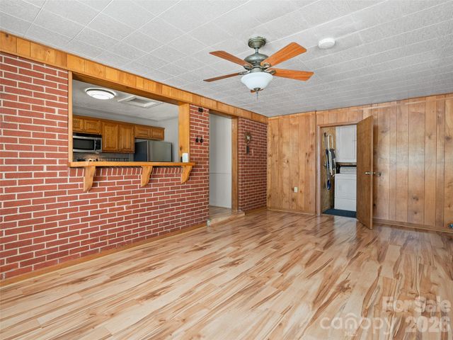 17 W Farley Street, Waynesville, NC 28786
