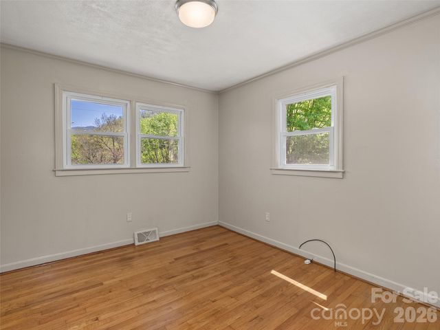 17 W Farley Street, Waynesville, NC 28786