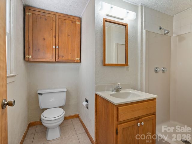 17 W Farley Street, Waynesville, NC 28786